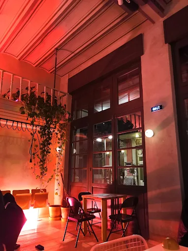 indoors bar - ypsilon