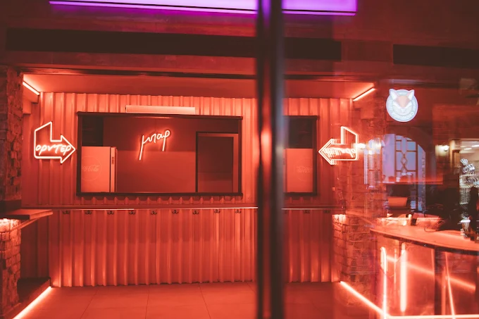 indoors  - phos bar volos 