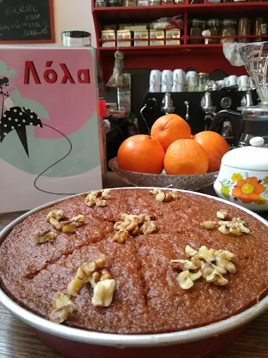 walnut cake  - lola coffee store volos