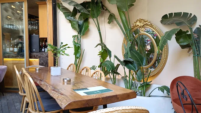 indoors - jardin hookah bistro volos 