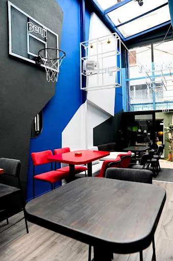 indoors  - benji bar volos