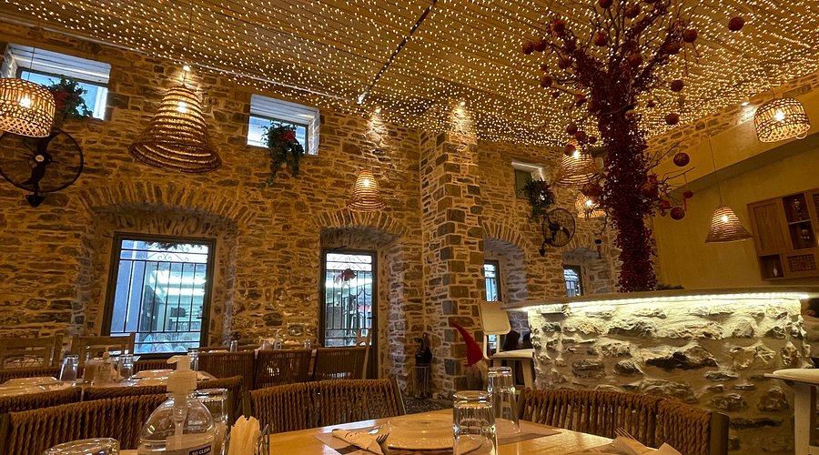 indoors  - kreatos techni restaurant volos