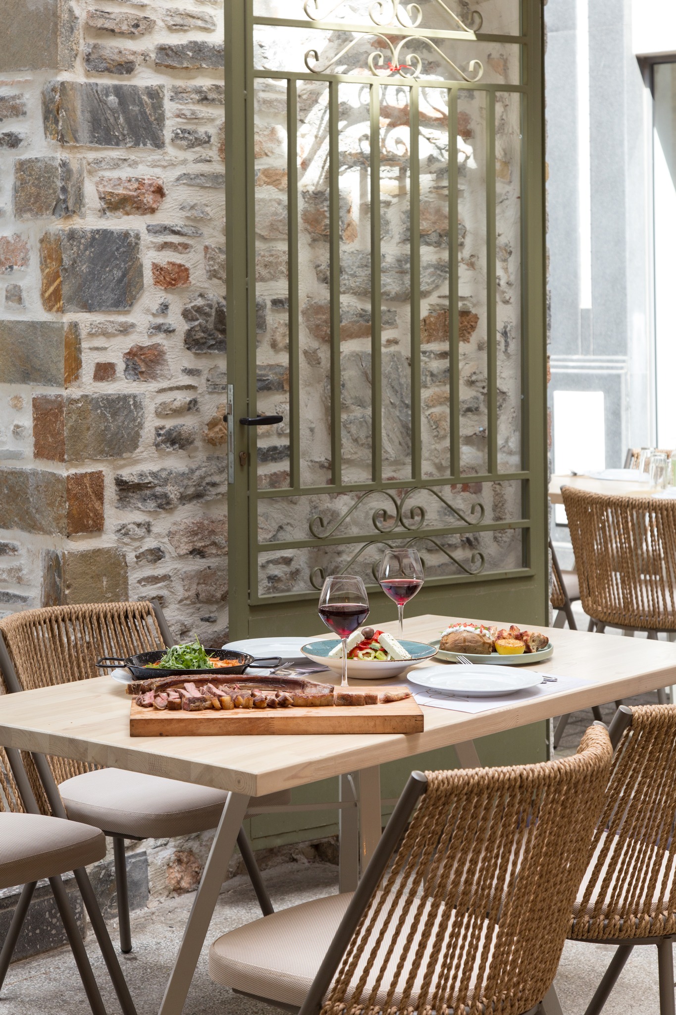 indoors  - kreatos techni restaurant volos