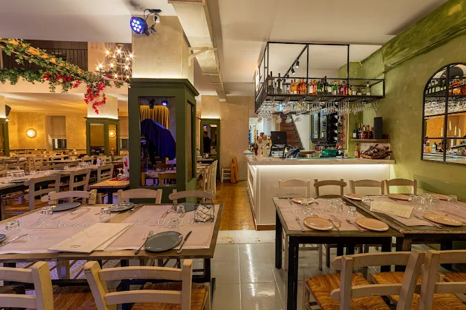 indoors  - re minore restaurant volos