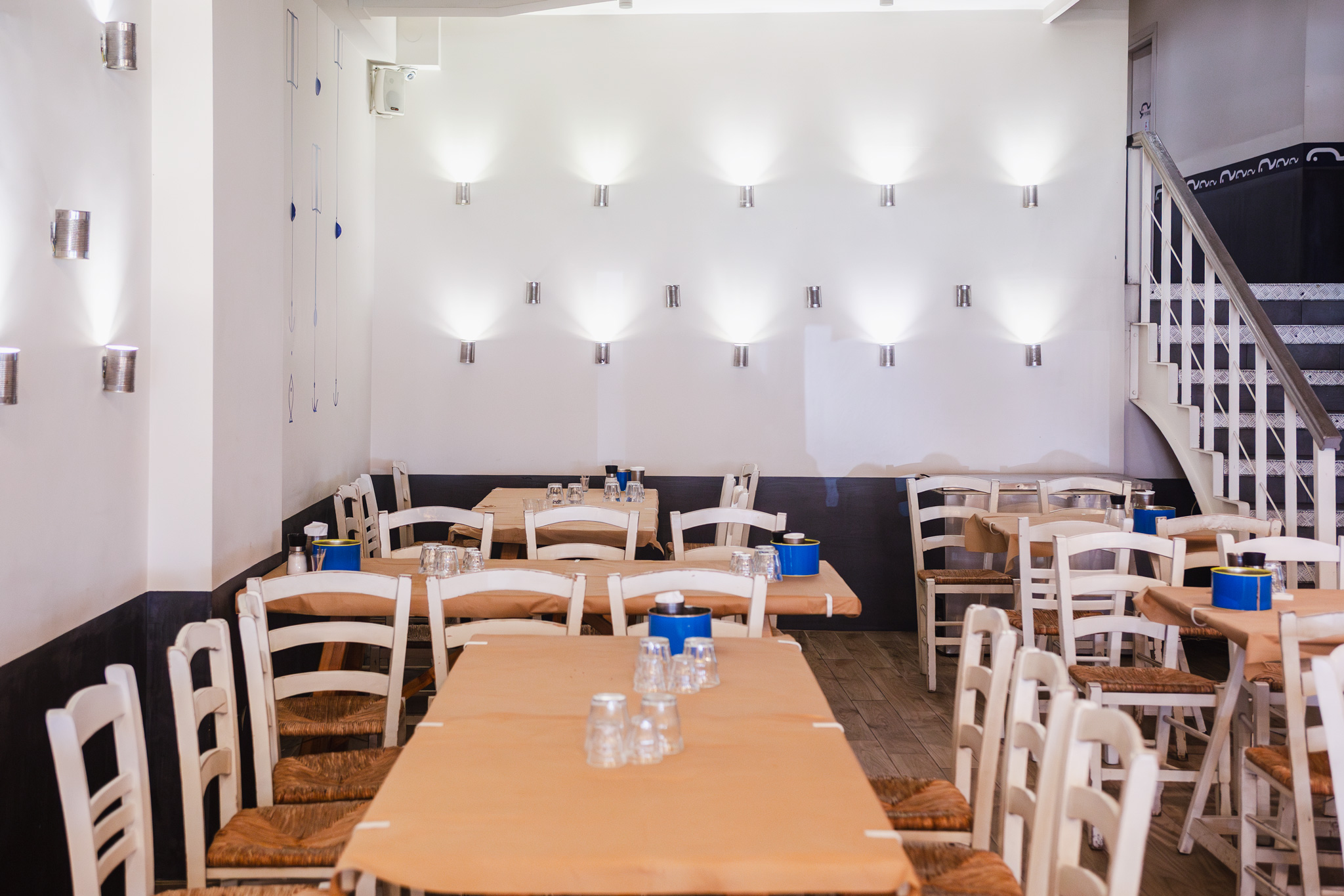 indoors seating  - lepi ouzeri volos