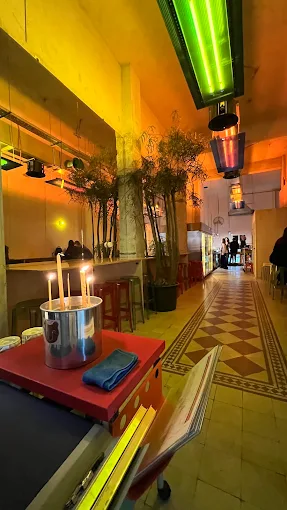 wine bar decor  - super ioulios