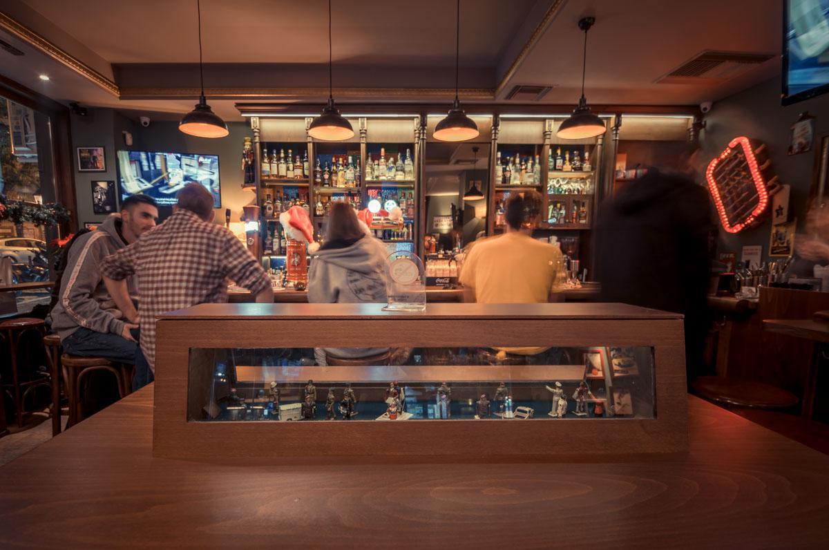 indoors pub  - Bulldogs & the Beast