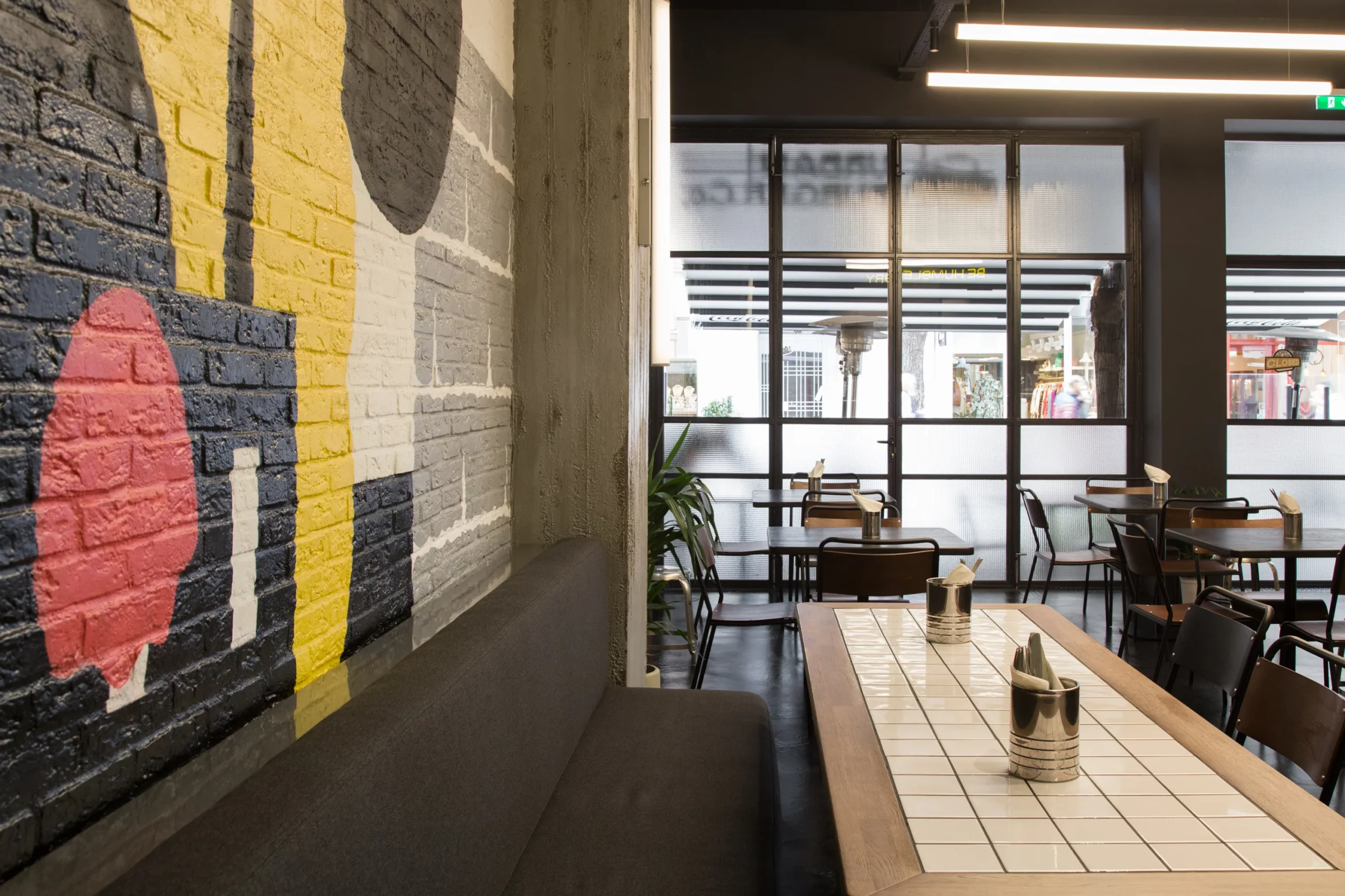 indoors decor - Urban Burger Co.