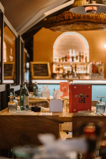 indoors mexacan restauranrt  - sombreros food & suenos