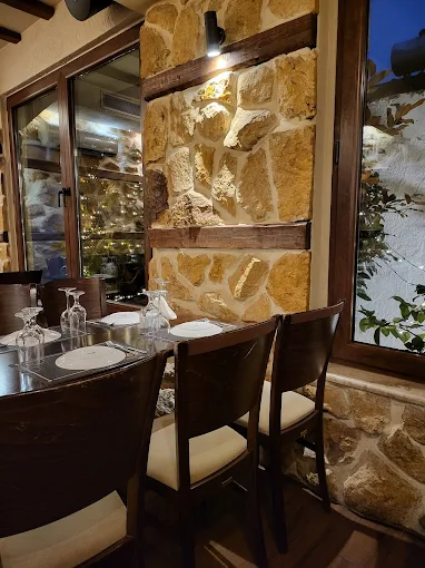 indoors restaurant - ta platania 