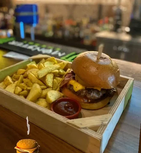 fast food  sports bar - broadway