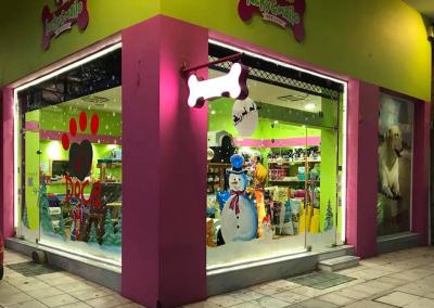 outdoors Lucky and Mailo pet shop