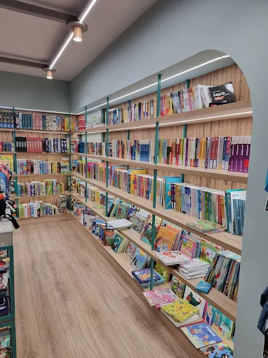 books  - happy place book store