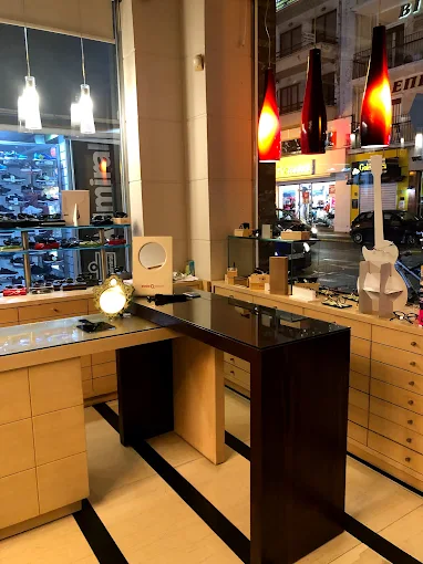 indoors - optics profantis