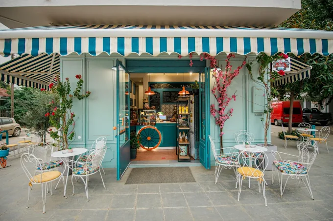 outdoors  - C' est La Vie volos