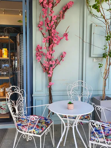 outdoors seating - C' est La Vie volos