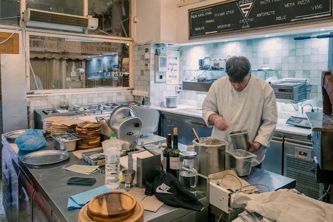 indoors - pizza pozeli