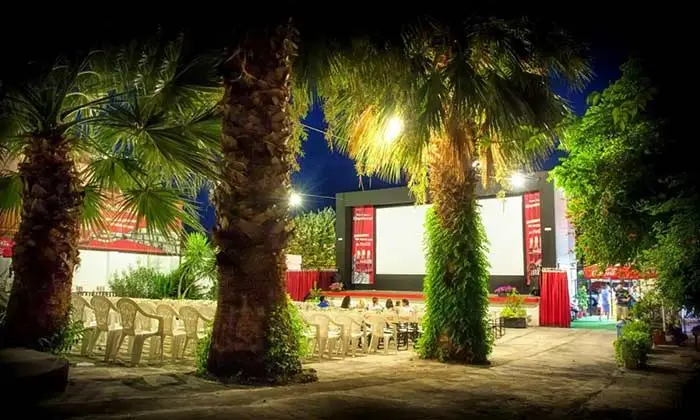 outdoors cinema - exoraistiki