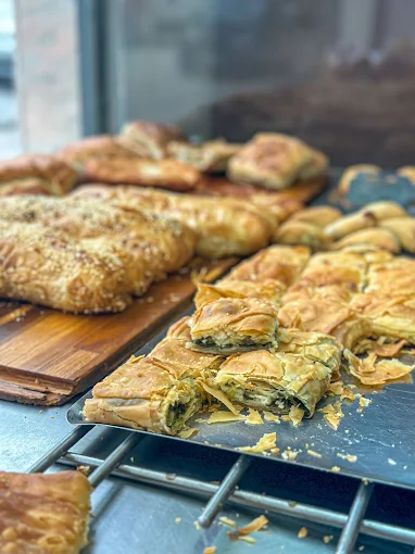 spinach and cheese pies - artognosia volos 