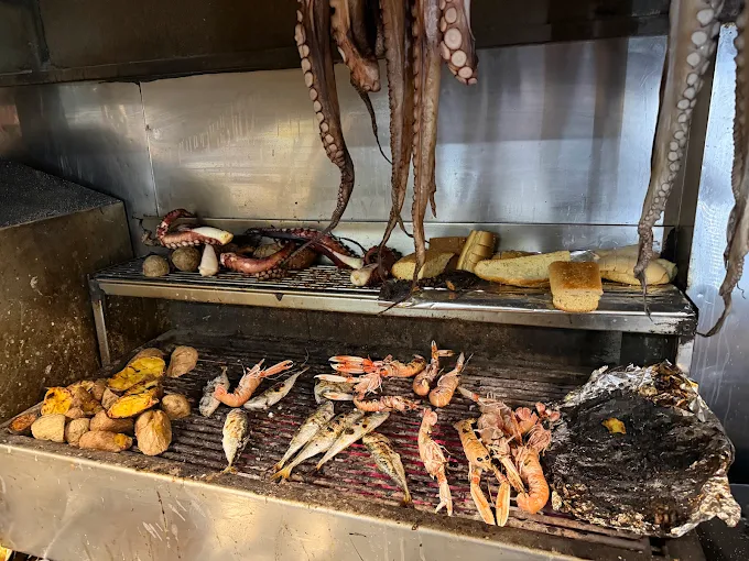 fresh fish meze fish meze - kavouras ouzeri volos