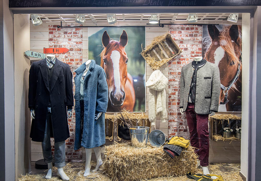 mens and womens clothing - redressing stores - vintage stores trikala