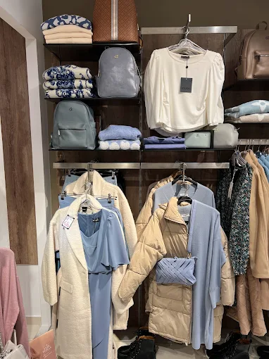 womens streetwear  - karakikes shopping center trikala