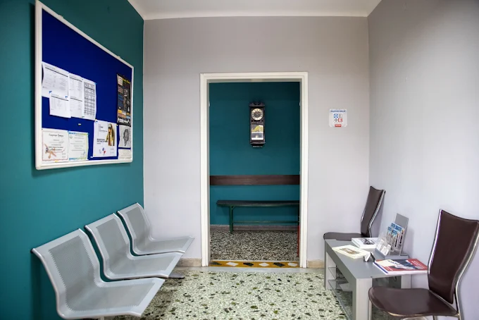 waiting area  - frontistiria paideia trikala