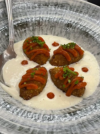 falafel with hummus  - to restoran trikala