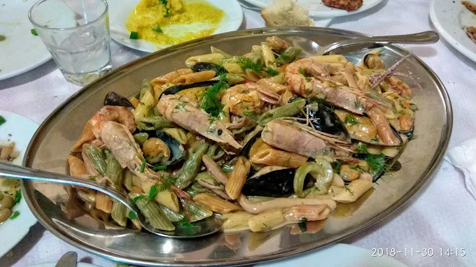past with wine and mussels - manteio mezedopoleio trikala