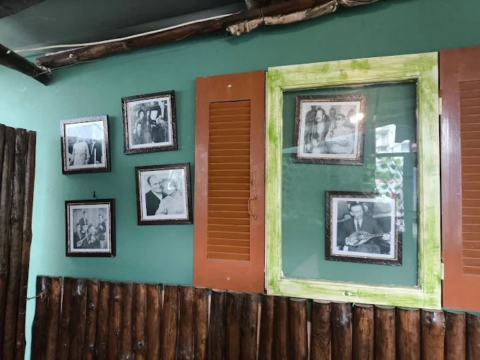 indoors  - glykanisos mezedopoleio trikala