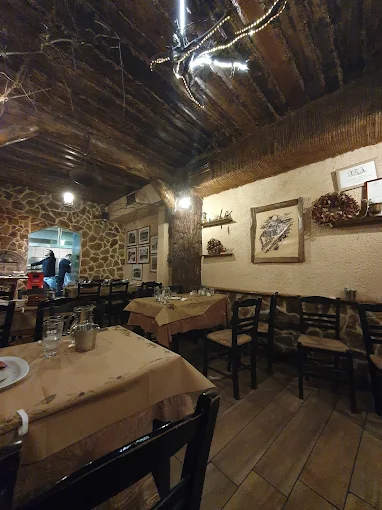 indoors  - strougka trikala