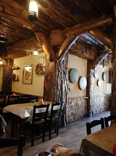 indoors  - strougka trikala