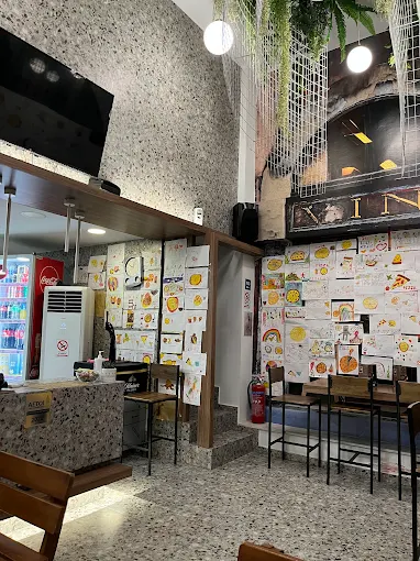 indoors - santa lucia pizza trikala 