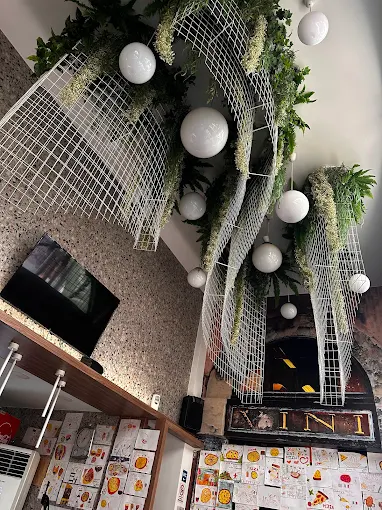 decoration - santa lucia pizza trikala 