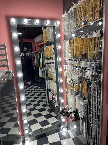 mirror and jewellery - modern vintage karditsa