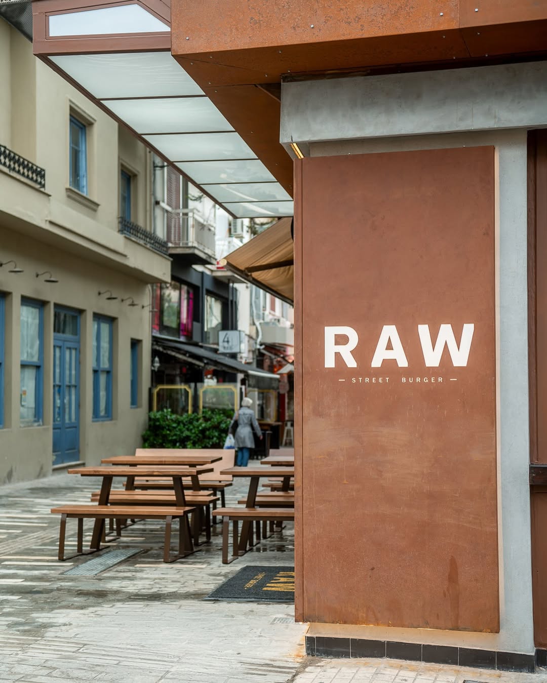 outdoors restaurant - Raw Street Burger