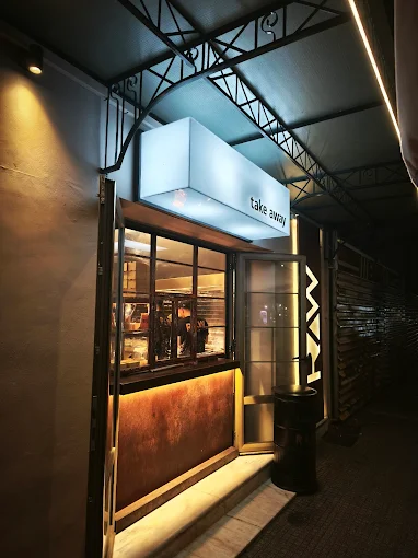 outdoors restaurant - Raw Street Burger