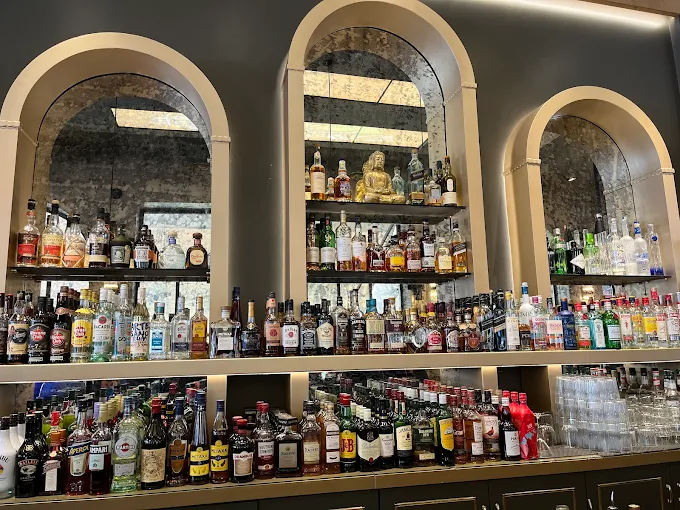 indoors bar - Fontaine Brunch - Patisserie karditsa