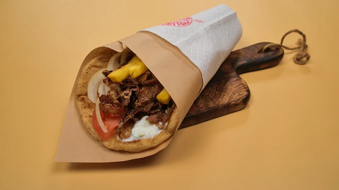 gyros sandwich  - to mpampatsiko karditsa
