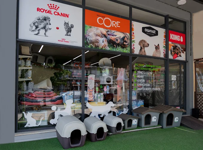 outdoors Four Paws Petshop - Grooming salon