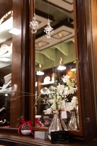 indoors "KOUTIS" Fine Jewellery & Watches Store