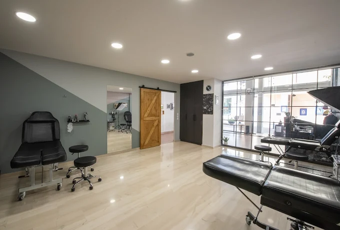 indoors tattoo studio - line tattoo ioannina 