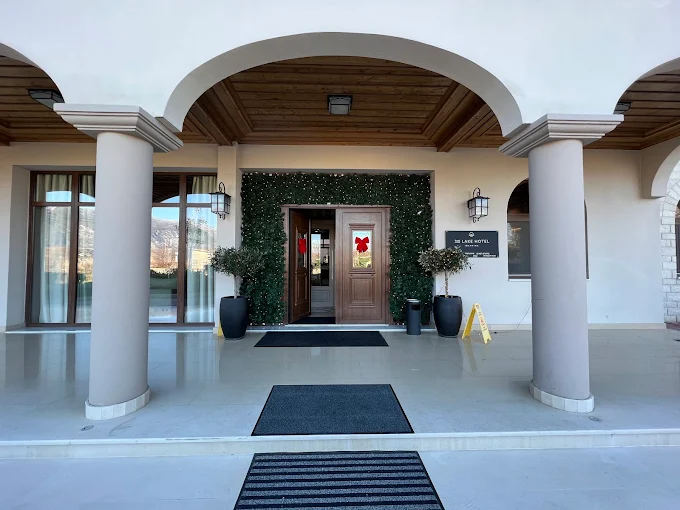 entrance  - the lake hotel ioannina