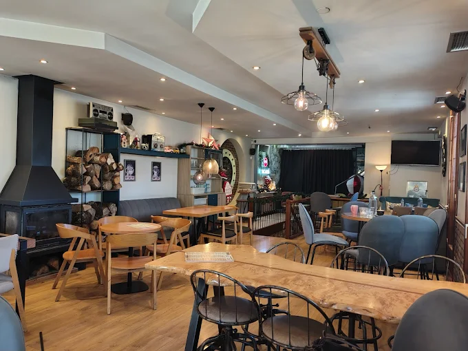 indoors - spitaki me thea ioannina