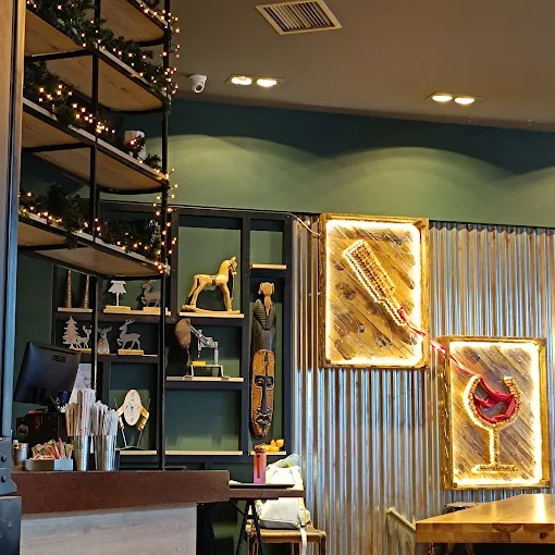 indoors - Planet wine - bar- resto ioannina