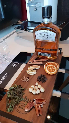 flavoured whiskey - cava 800 ioannina