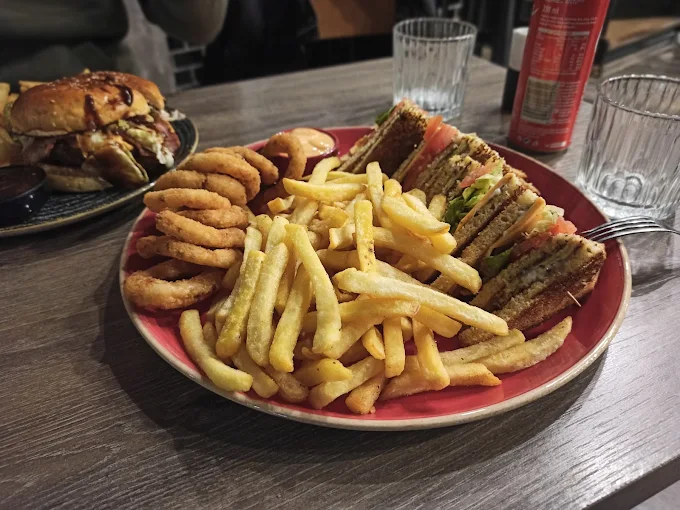 club sandwich - burger home ioannina