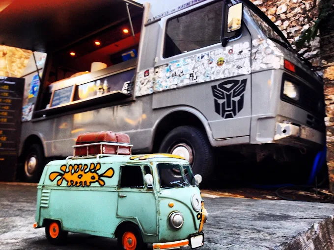 decoration i bromiara The Gourmet Street Food ioannina