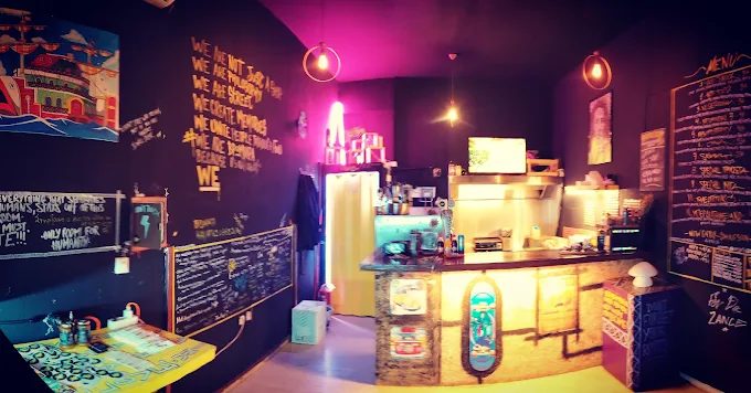 indoors i bromiara The Gourmet Street Food ioannina