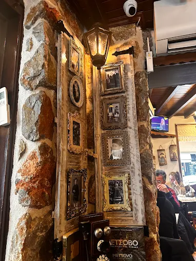 decoration  restuarant - mesovitiki folia ioannina